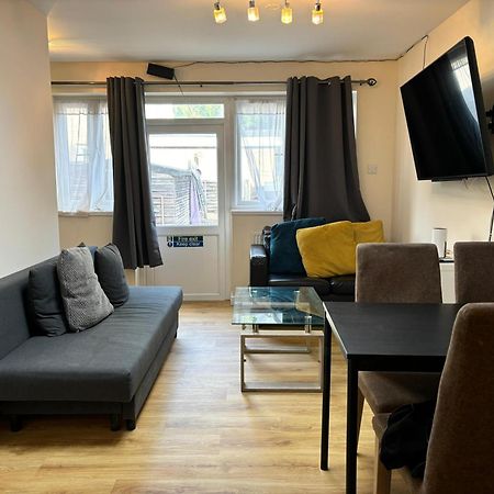London Deluxe 6 Bedroom House Dagenham Esterno foto
