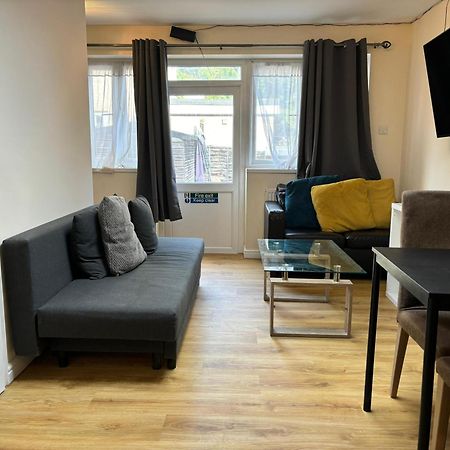 London Deluxe 6 Bedroom House Dagenham Esterno foto