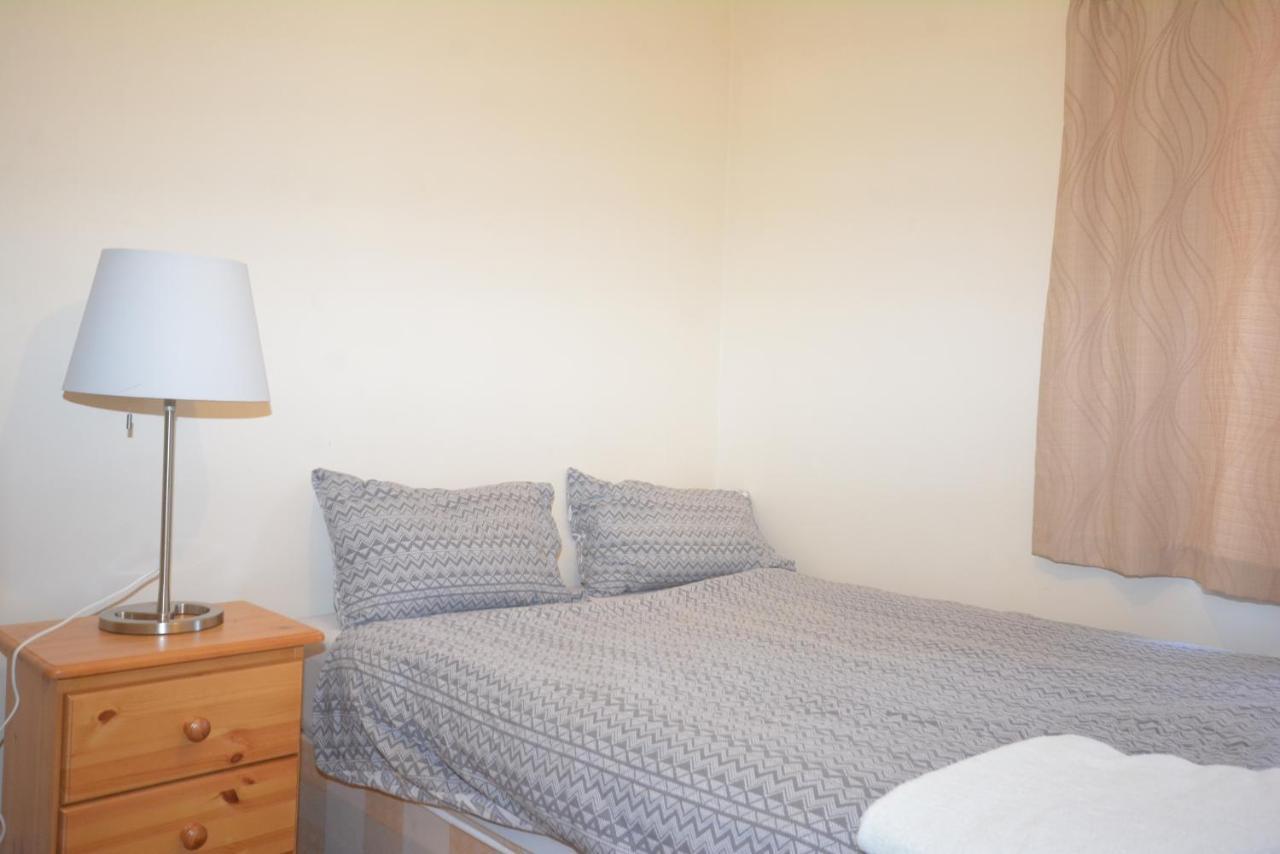 London Deluxe 6 Bedroom House Dagenham Esterno foto