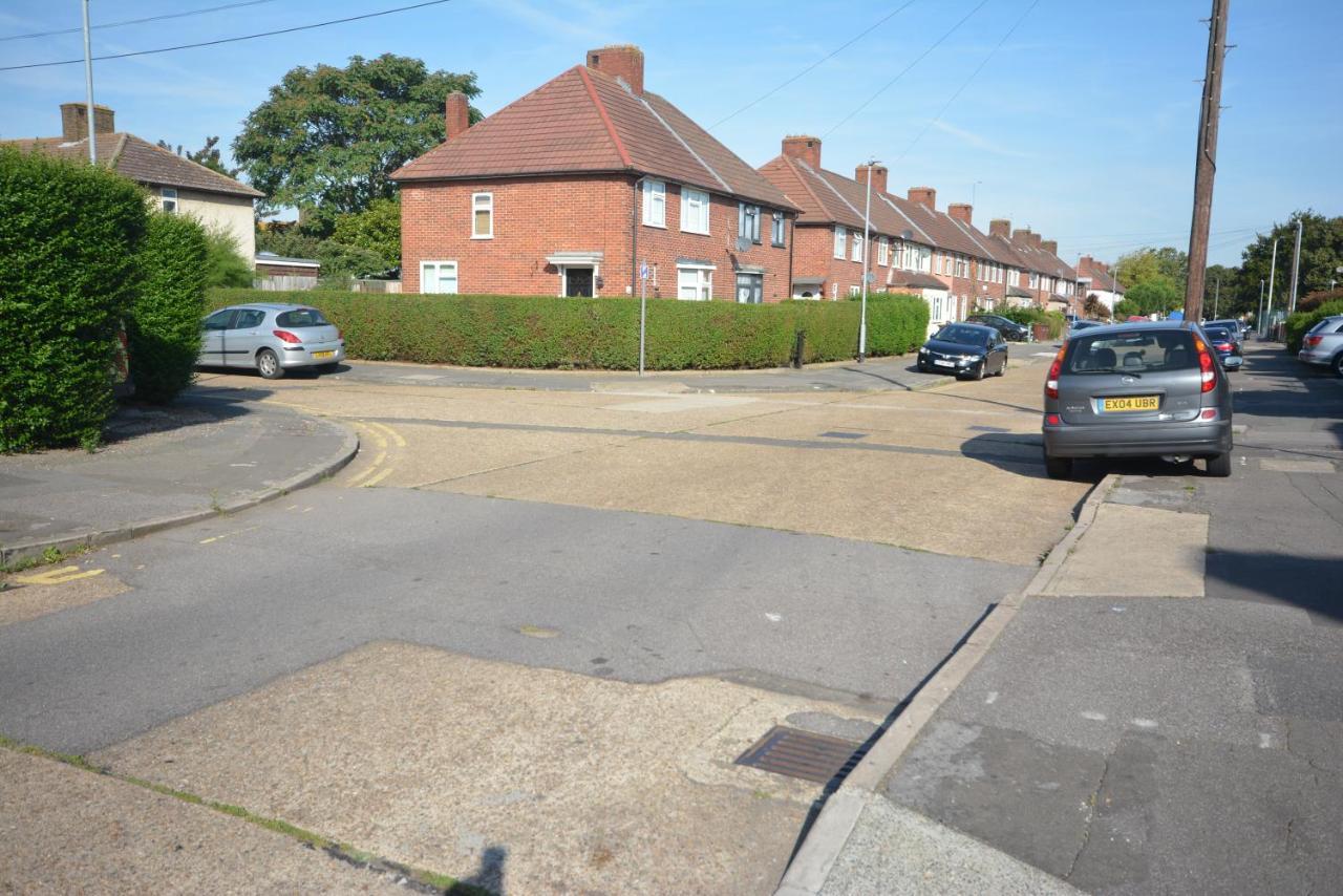 London Deluxe 6 Bedroom House Dagenham Esterno foto