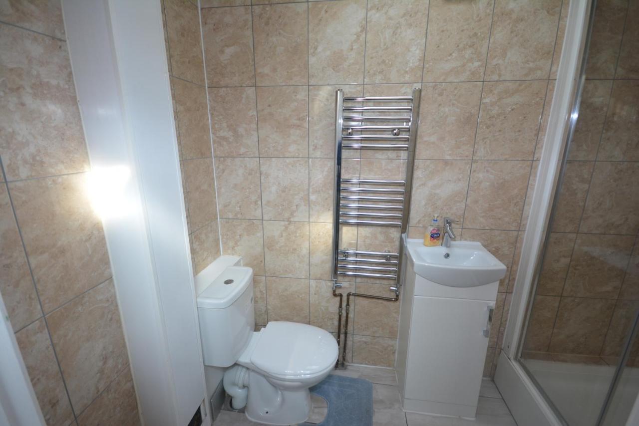 London Deluxe 6 Bedroom House Dagenham Esterno foto