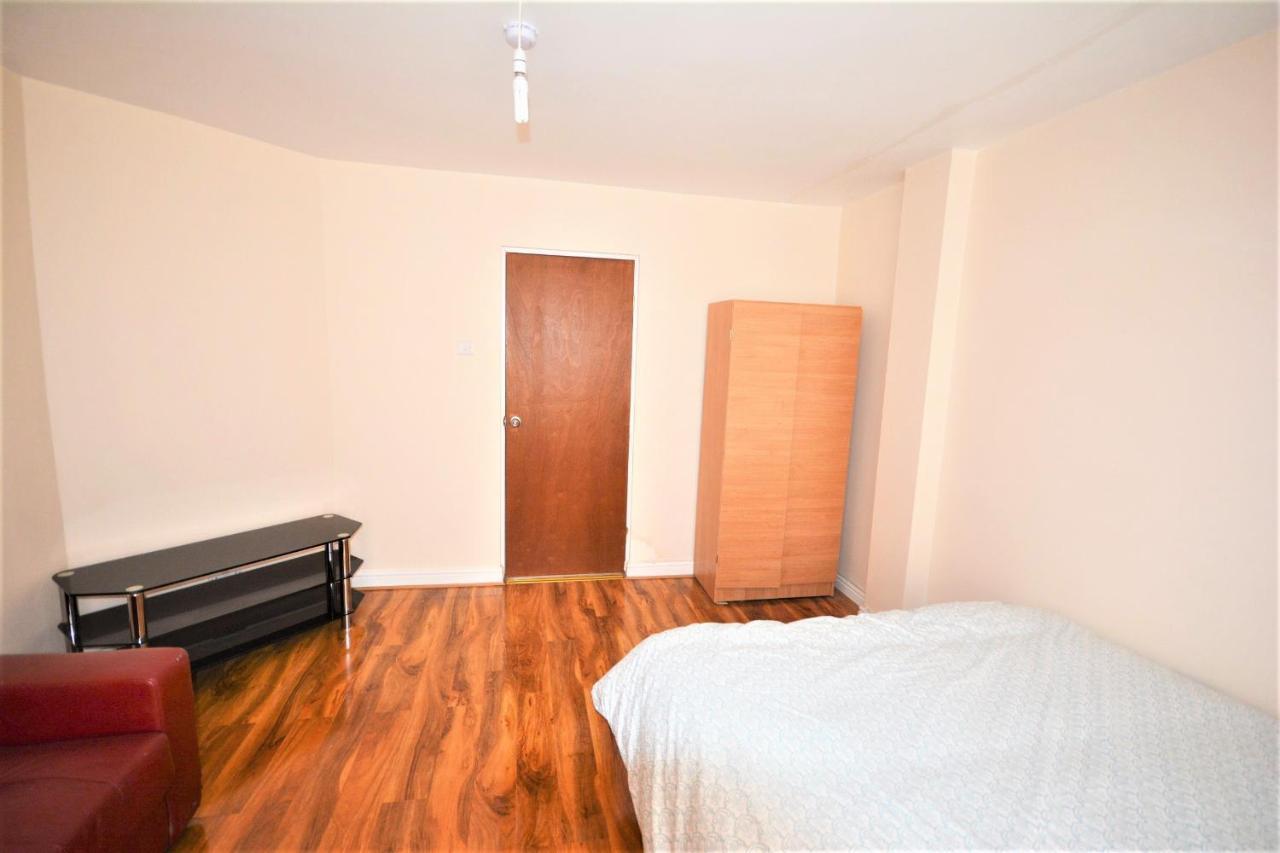 London Deluxe 6 Bedroom House Dagenham Esterno foto