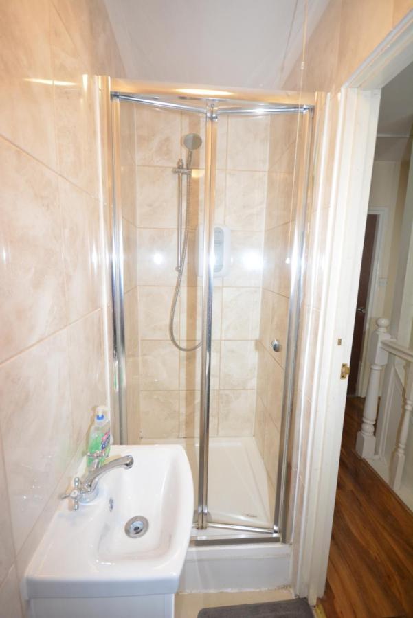 London Deluxe 6 Bedroom House Dagenham Esterno foto
