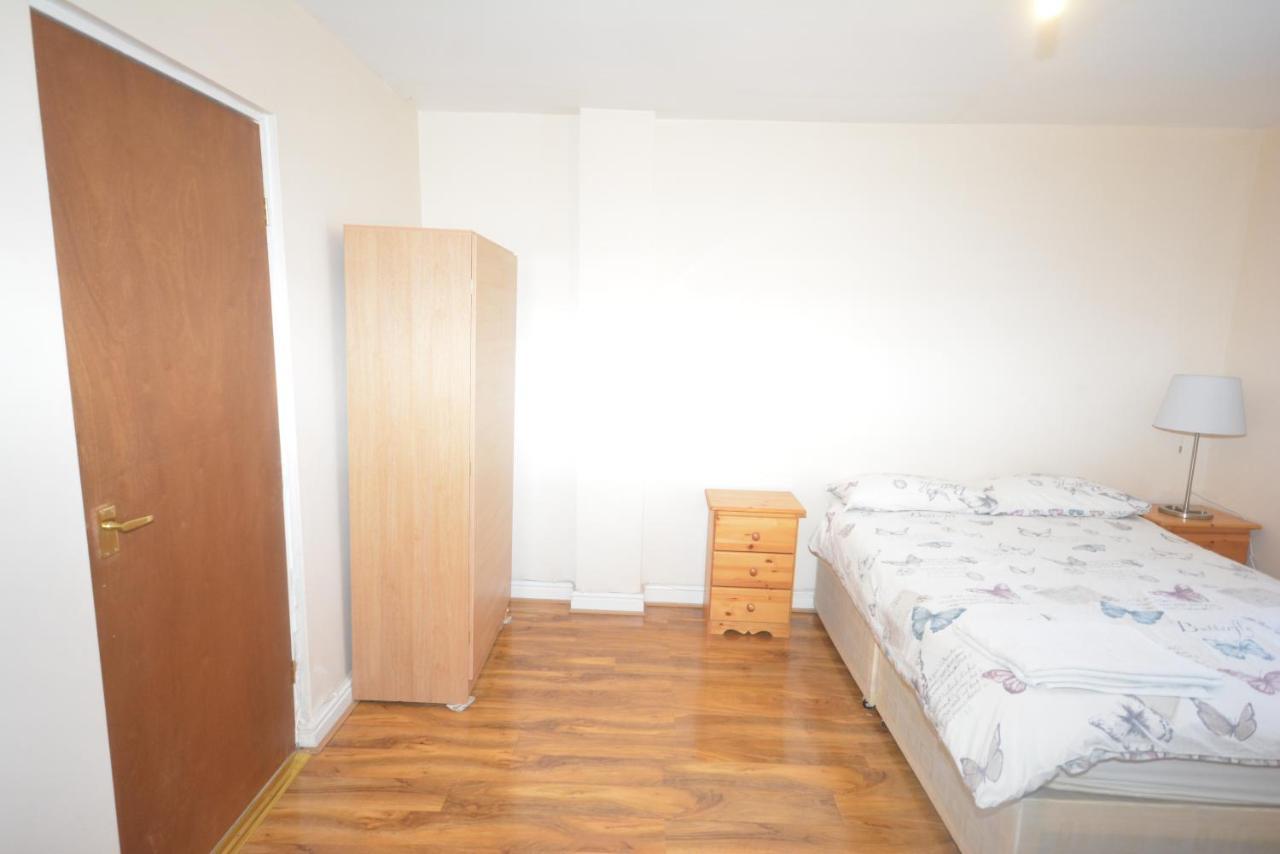 London Deluxe 6 Bedroom House Dagenham Esterno foto