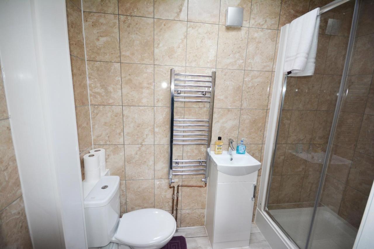 London Deluxe 6 Bedroom House Dagenham Esterno foto