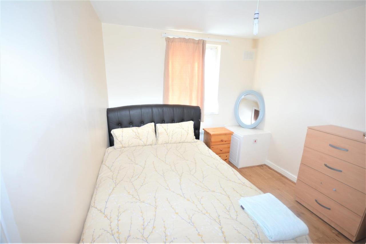 London Deluxe 6 Bedroom House Dagenham Esterno foto