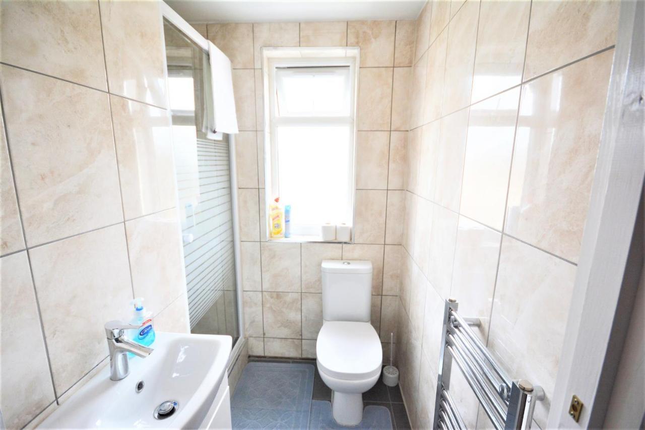 London Deluxe 6 Bedroom House Dagenham Esterno foto