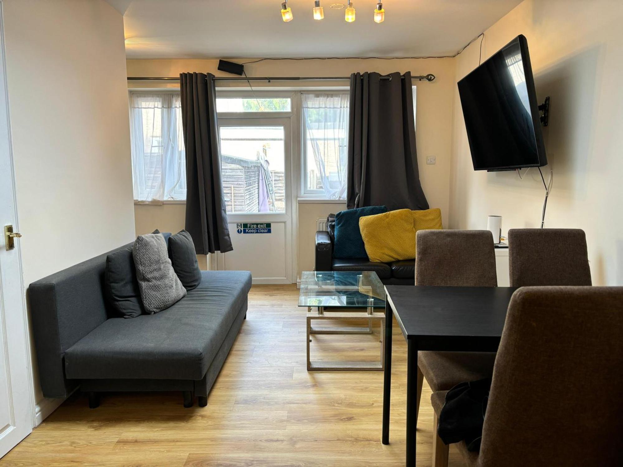 London Deluxe 6 Bedroom House Dagenham Esterno foto