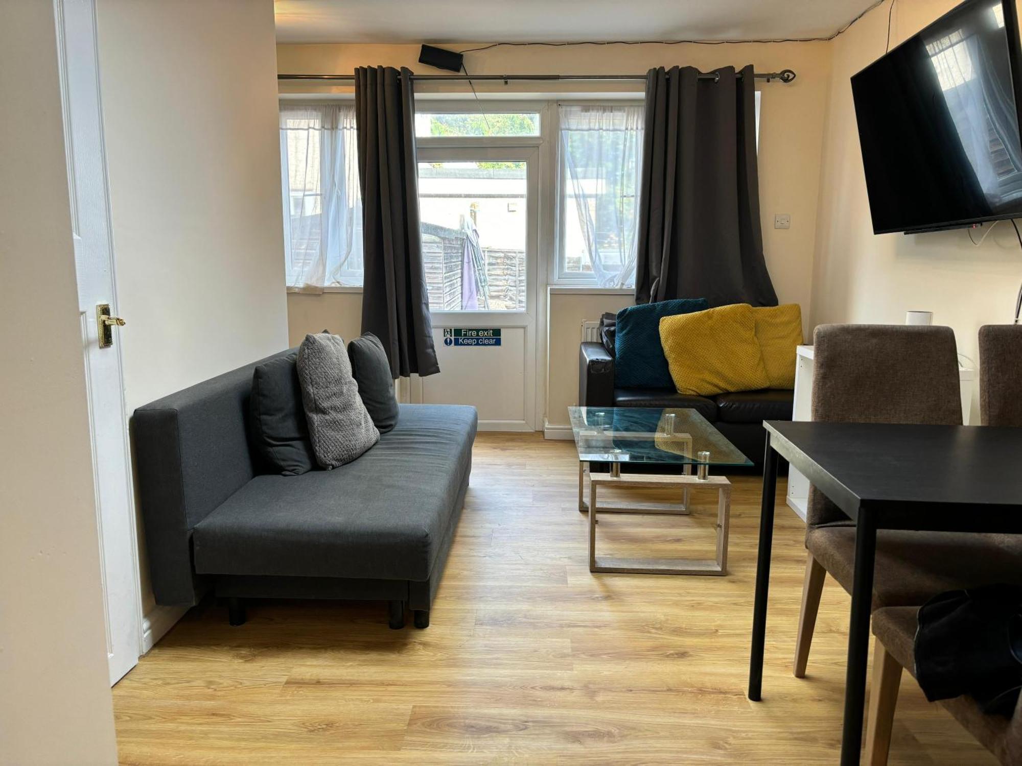 London Deluxe 6 Bedroom House Dagenham Esterno foto